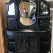 Pragnę wystawić na sprzedaż antyczny mebel: witrynę/biblioteczkę w czarnym kolorze, bogato zdobioną. - ogłoszenia 2551560 | Kartuzy.info