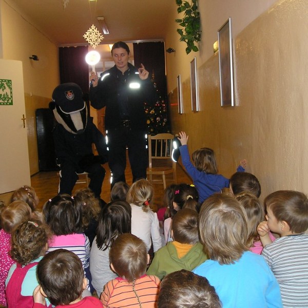 Borsuk i policjanci u przedszkolaków