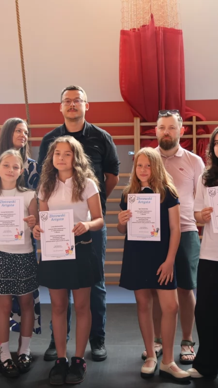 Uczniowie SP nr 2 rozpoczęli wakacje. Za nimi uroczyste zakończenie roku
