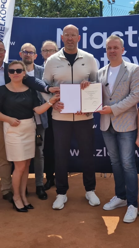 Złotów zbuduje dwa kryte korty tenisowe. Minister przywiózł decyzję o dofinansowaniu