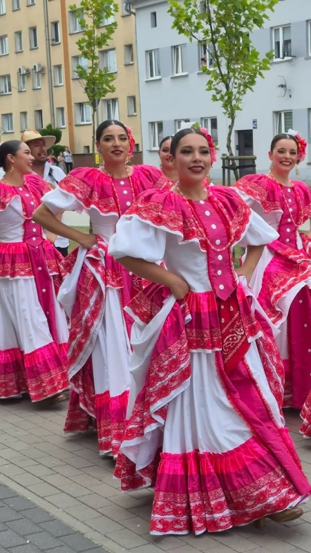Festiwal kultur świata przeszedł ulicami Okonka
