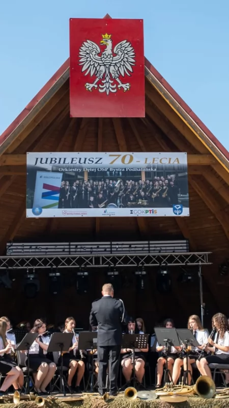 70 lat muzyki, służby i tradycji. Wyjątkowy jubileusz w Bystrej Podhalańskiej połączony z poświęceniem nowego samochodu ratowniczego