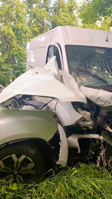 Czołowe zderzenie na DK16 pod Mikołajkami. Jedna osoba trafiła do szpitala
