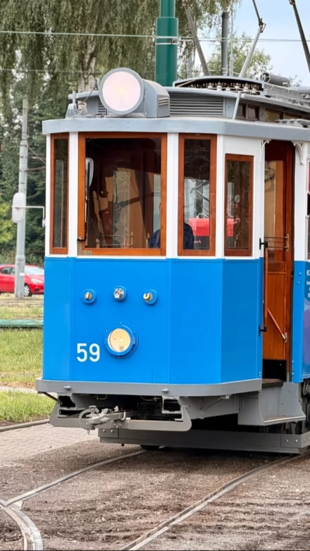 Po Katowicach będzie jeździł ponad stuletni tramwaj z drewnianym wnętrzem
