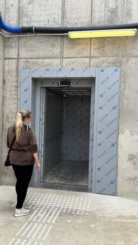 Nowe przejście pod torami budzi pytania. PKP PLK wyjaśniają brak zadaszenia i pochylni