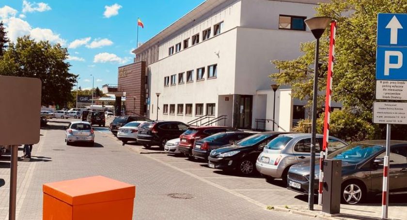 Zapłacisz za parkowanie na Białołęce pod ratuszem