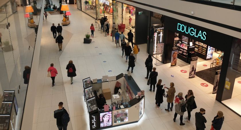 Pierwszy dzień z otwartymi sklepami. Klienci stęsknieni za Galerią Północną