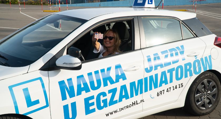 Dlaczego warto wybrać naukę jazdy u egzaminatorów w IntroHL?
