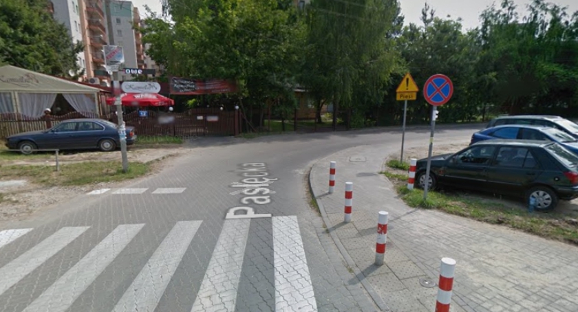 Pasłęcka - ciemno, ciasno i ślisko na dojeździe do osiedla