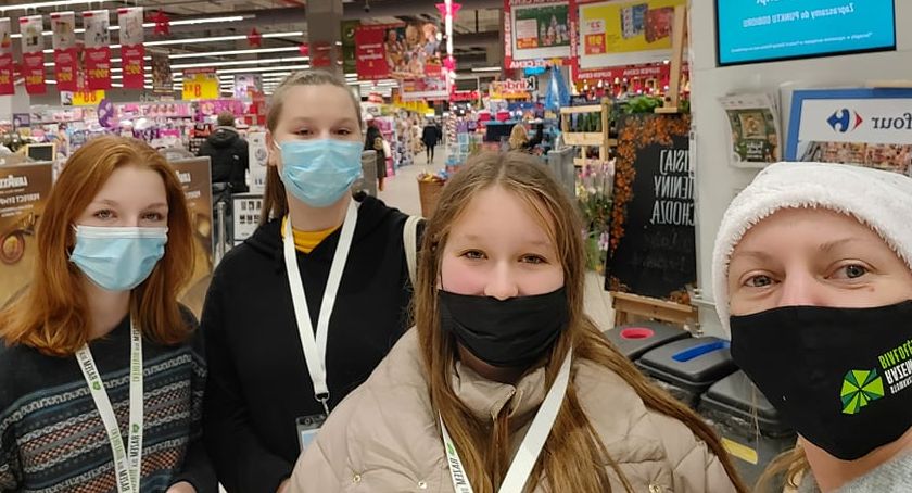 Trwają zbiórki Wigilijnej Pomocy Sąsiedzkiej. Wpadajcie do sklepów i dołączajcie! (ZDJĘCIA)