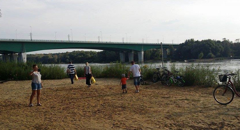 Plaża w październiku - kiepski żart czy niefrasobliwość?