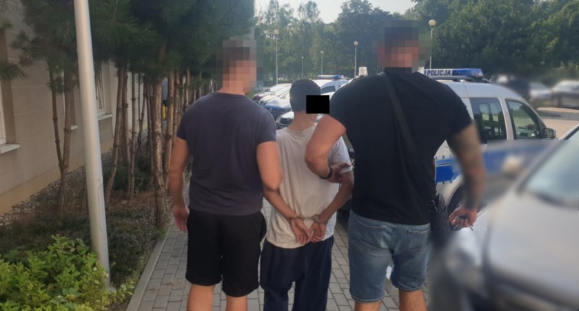 17-latek z młodszym kolegą napadli chłopca, który wracał do domu