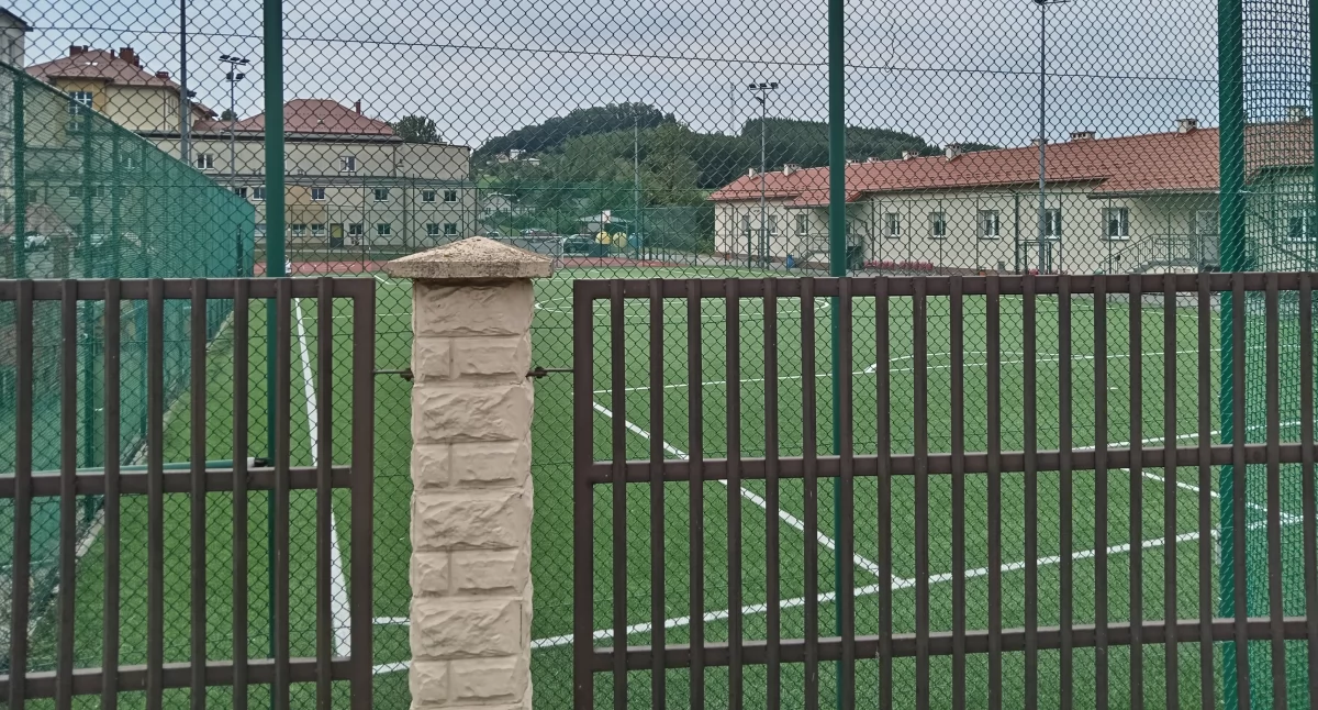 Otwarte boiska. Poszalejecie na nich także w wakacje!