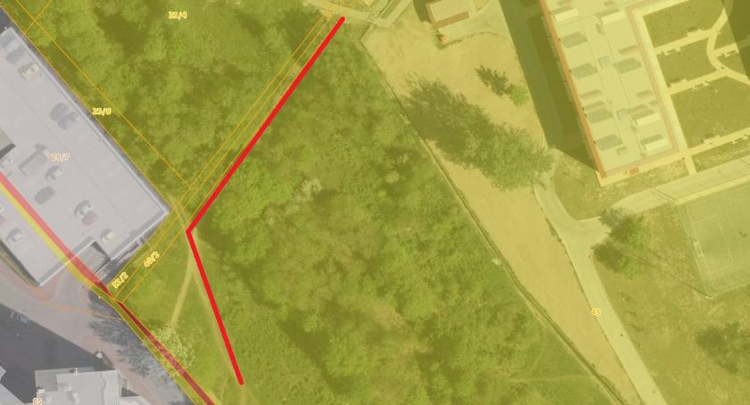 Chodnik, który ułatwi życie wszystkim - zarówno uczniom, jak i pasażerom komunikacji