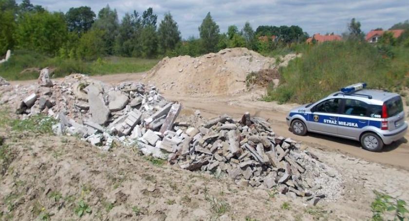 Można posprzątać? Można! Wystarczy wizyta straży miejskiej