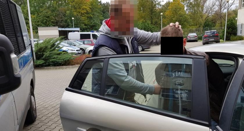 Pijany za kierownicą. Wpadł po tym jak uderzył w płot na M. Trąby