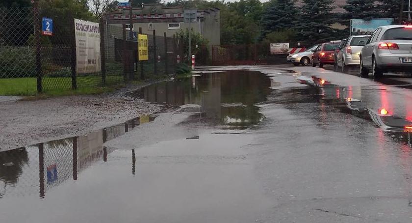 Jeziora, bajora, mega kałuże czyli białołęckie drogi. Ratusz skontroluje nieruchomości