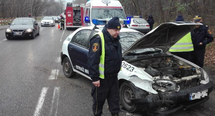 Środowy poranek na Czołowej - lanos straży miejskiej kontra honda. [ZDJĘCIA]
