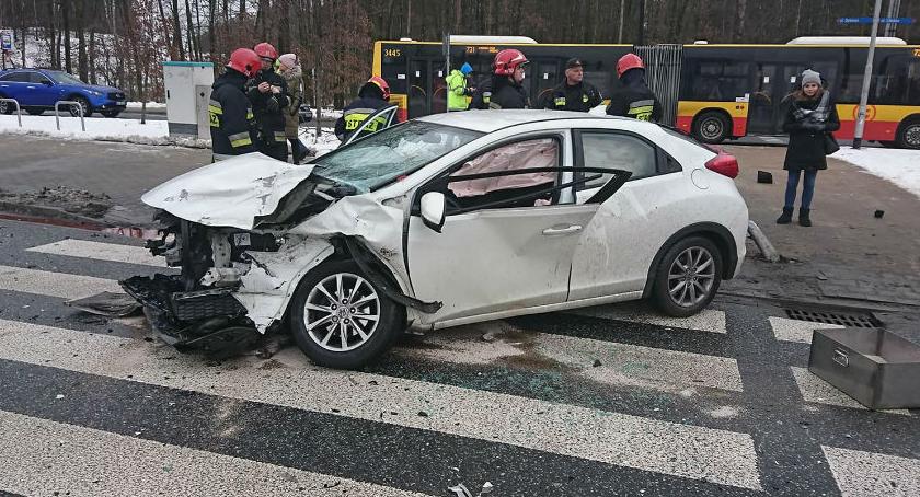 Wypadek na Modlińskiej. Straż publikuje zdjęcia