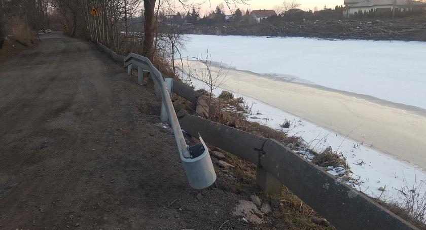 Bariery przy Białołęckiej - gdyby jeszcze ktoś miał wątpliwości, że są potrzebne...Co z ich wymianą?