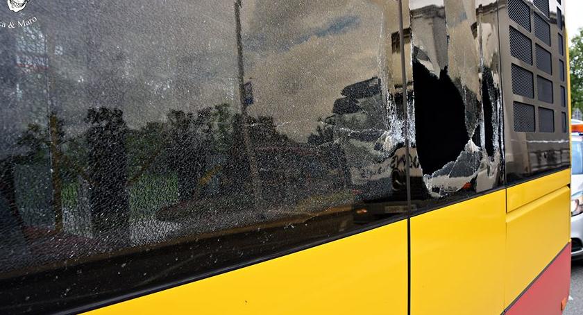 Uszkodził autobus i odjechał [ZDJĘCIA]