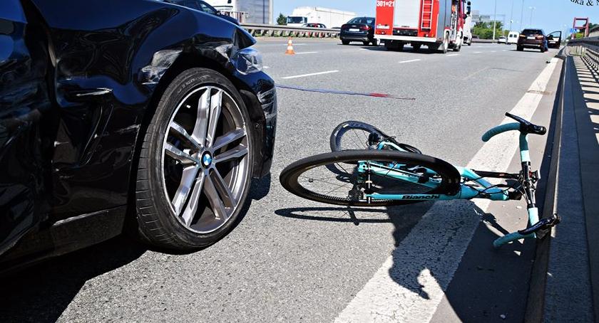 Tragedia na Modlińskiej. Rowerzysta zmarł po zderzeniu z BMW [ZDJĘCIA]