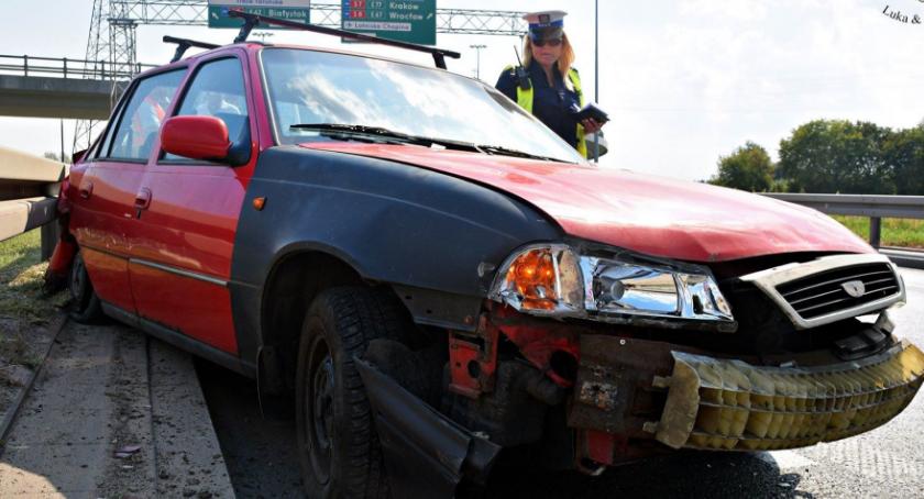 Daewoo kontra MAN. Groźna kolizja na wjeździe na most [ZDJĘCIA]