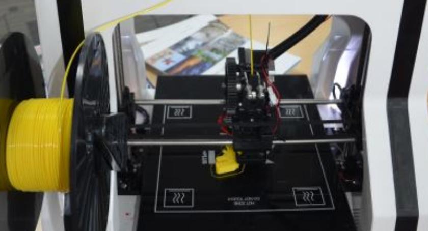 Drukarki 3D w białołęckich szkołach. Nowatorski program już od września