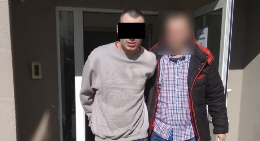 Napadli na przystanku na 13-latka