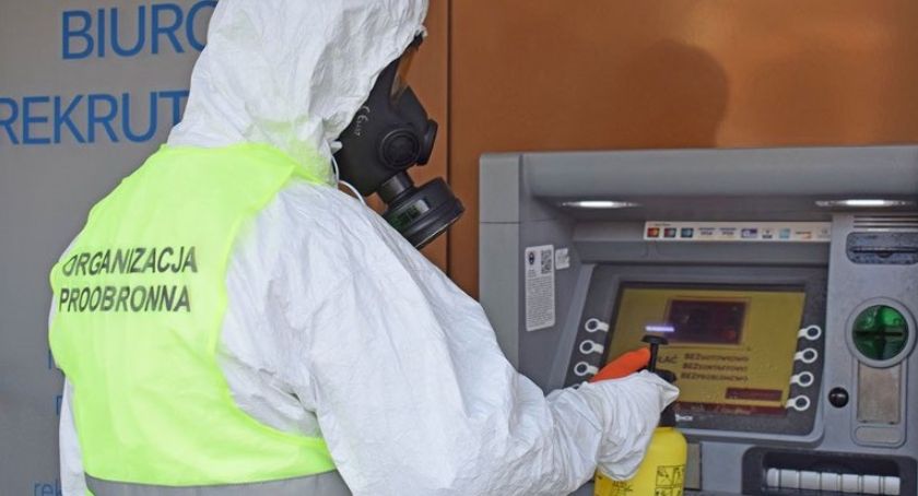 Wolontariusze odkażą kościoły i sklepy
