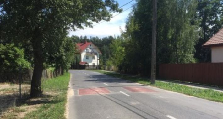 Urzędnicy montują nowe progi