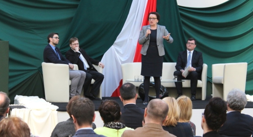 Debata oświatowa z udziałem Minister Edukacji Narodowej
