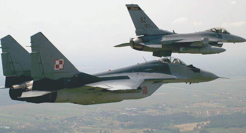Szczyt NATO: lotnicza defilada przeleci nad Warszawą