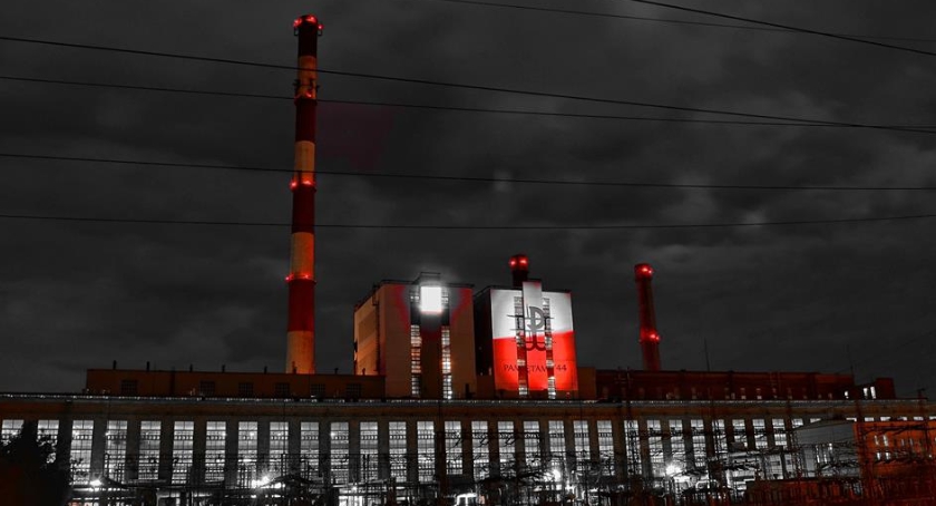 Znak Polski Walczącej na budynku Elektrociepłowni Żerań