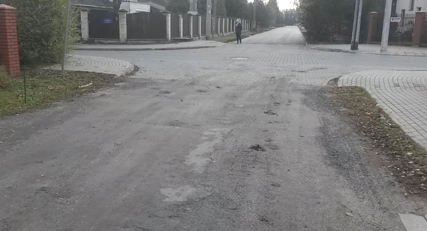 Skuterowa po remoncie: został fragment bez asfaltu