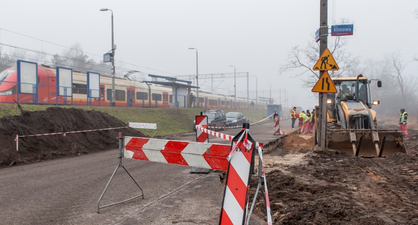 PKP Choszczówka - 18 nowych miejsc parkingowych już wkrótce. Ruszyły prace