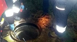 Nieprzytomny mężczyzna utknął w kanale ciepłowniczym