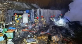 Pożar budynku magazynowego na Białołęce (ZDJĘCIA)