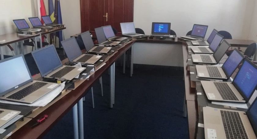Laptopy dla uczniów podstawówek