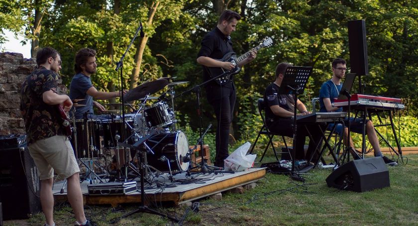 Jazzowe jam session w ruinach zamku
