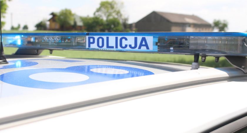 Przed policją zamknął się w domu