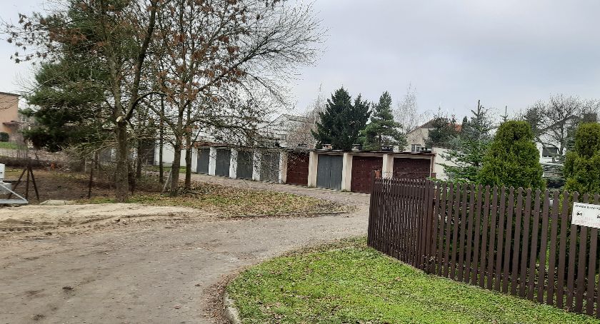 Przez ciemności boją się wychodzić z domów