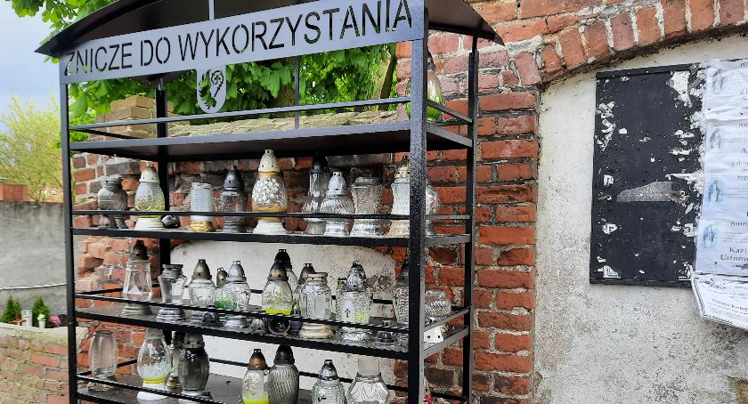 Półki na znicze strzałem w dziesiątkę