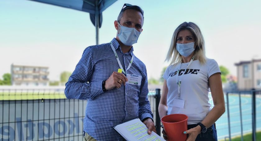 Burmistrz pracował przy szczepieniach