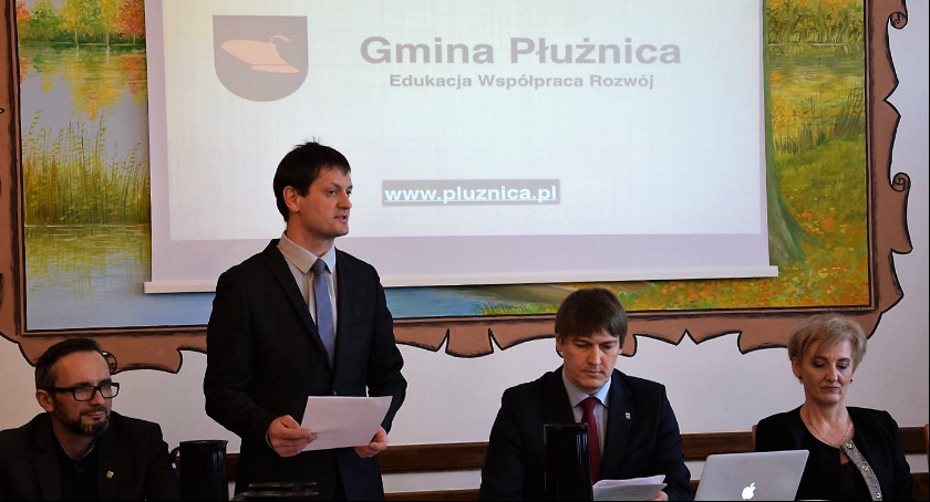 Radni Płużnicy projektują sieć szkół