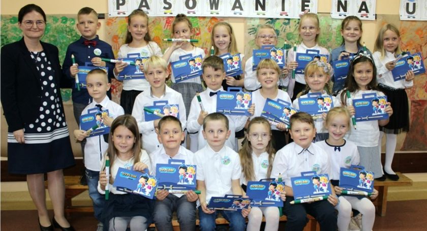Pierwszaki z „trójki” po ślubowaniu
