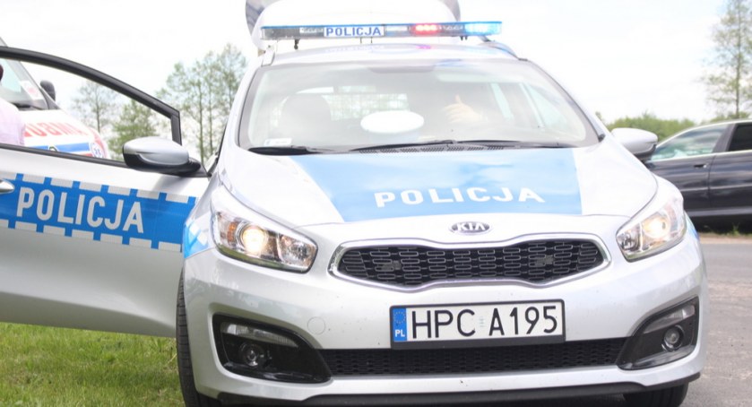 Policja w sklepie, klienci w popłochu...