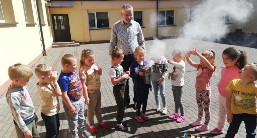 Pszczoły nie są groźne. Wiedzą o tym przedszkolaki z Dębowej Łąki
