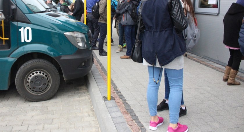 Pijany kierowca autokaru z dziećmi