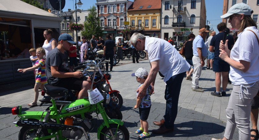 Motocyklowe perełki na wąbrzeskim rynku
